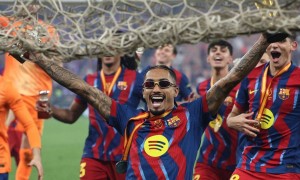 西超杯-拉菲尼亚双响维尼修斯一条龙 巴萨3-2皇马卫冕